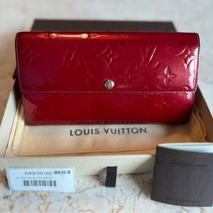 Authentic Louis Vuitton Vernis Portefeuille Sarah Wallet Red M93530